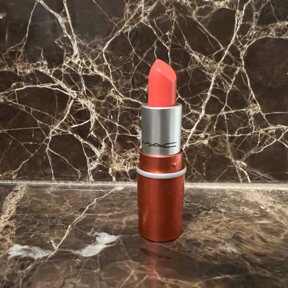 Mac Mini Amplified Lipstick in color Vegas Volt - Picture 4 of 6